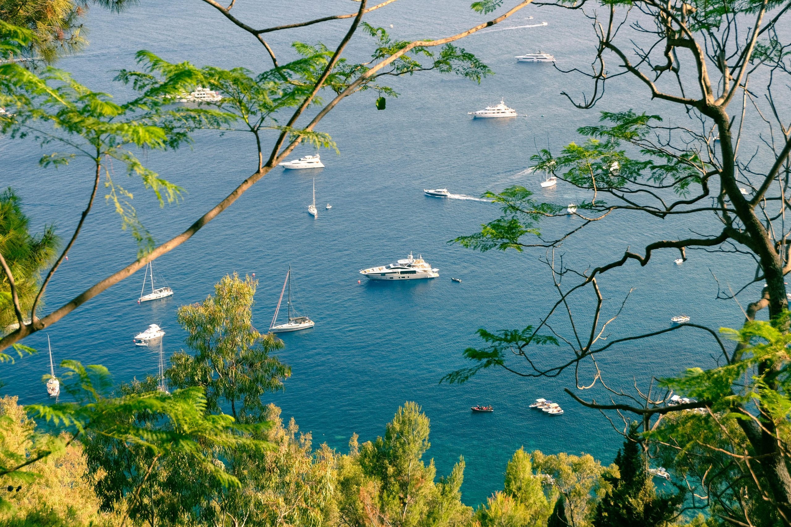 Ultra-Luxury Yachts With Hybrid Propulsion Designs
