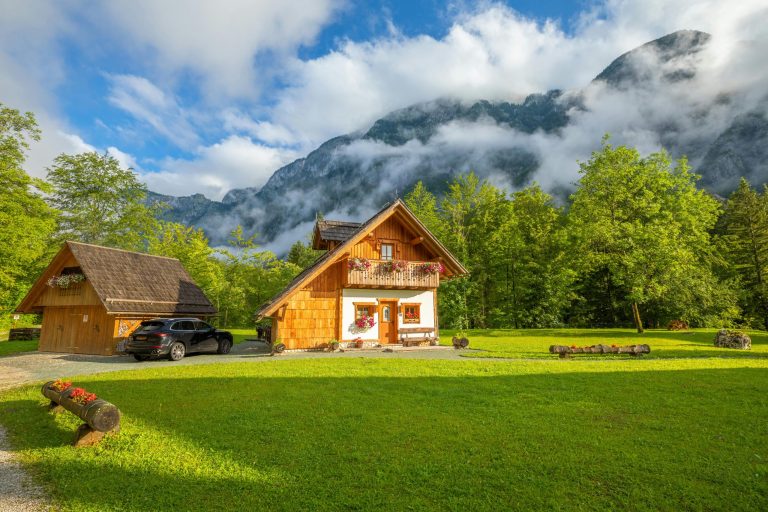 Mountain Cabins With Scenic Hiking Right Outside