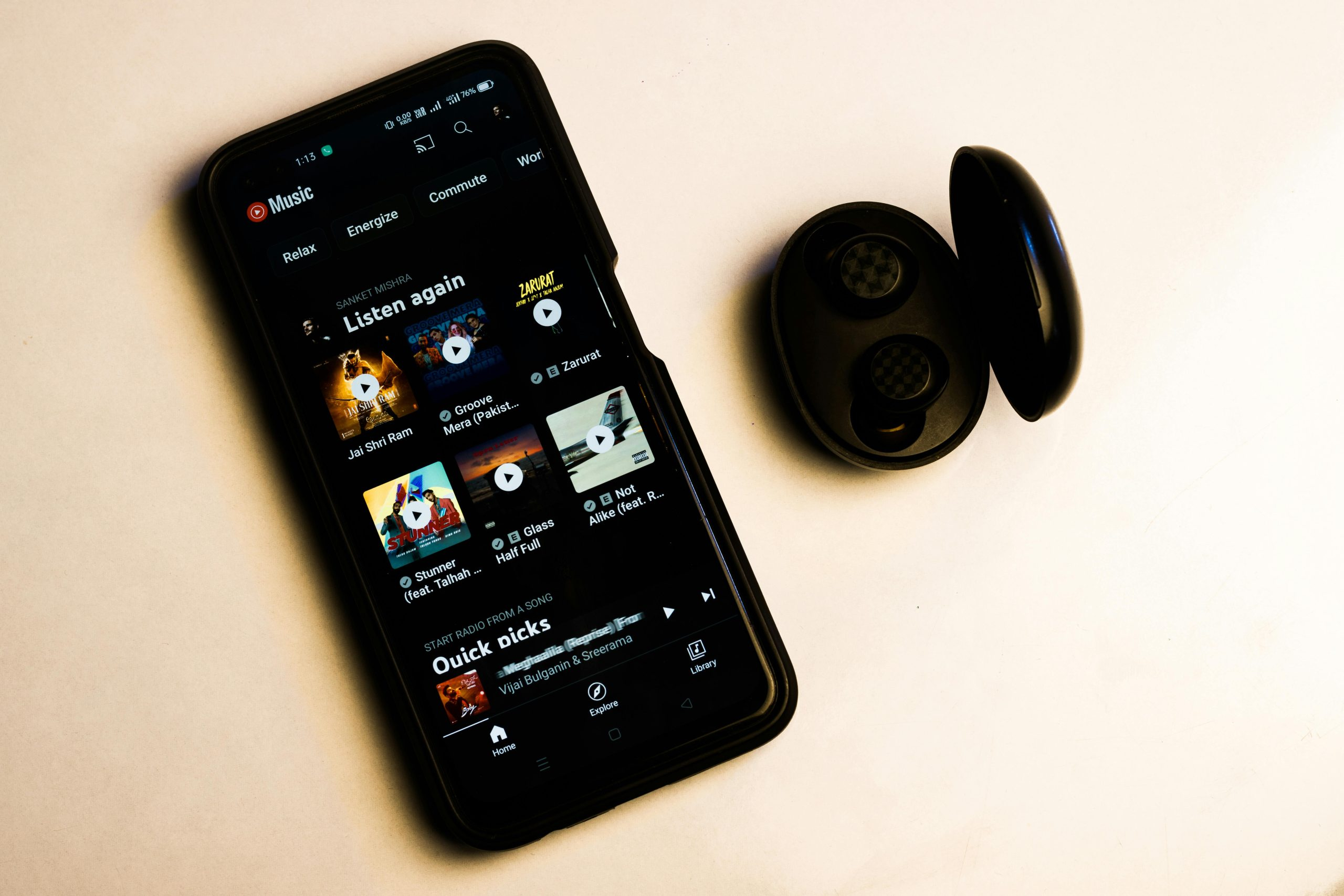Wireless Microphones With Noise Isolation for Streaming