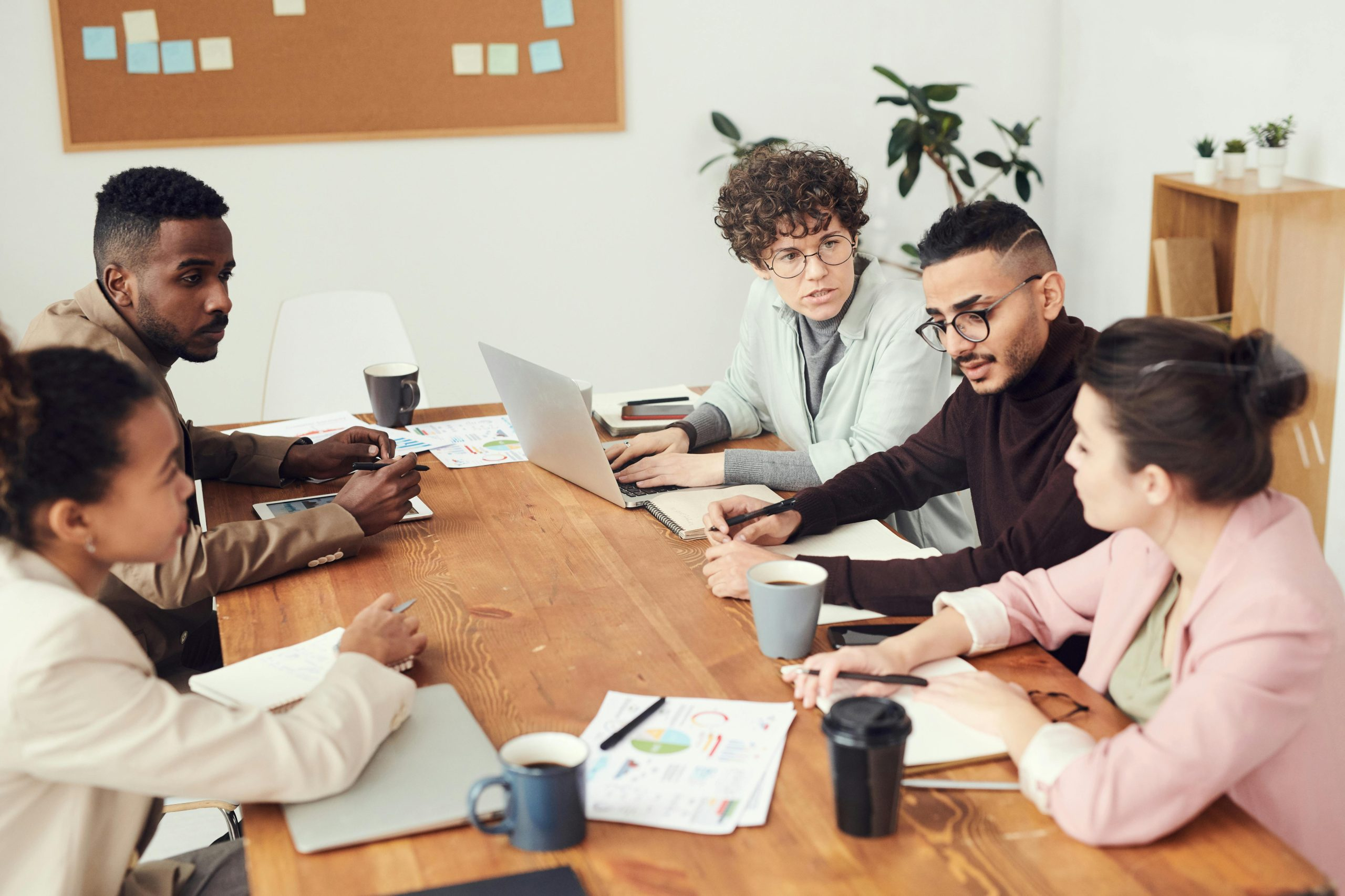 How SaaS Companies Handle Feature Rollout Strategies