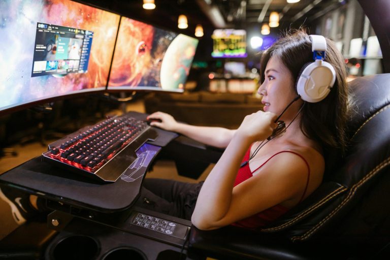 Electronics Supporting Immersive Multi-Screen Gaming Setups