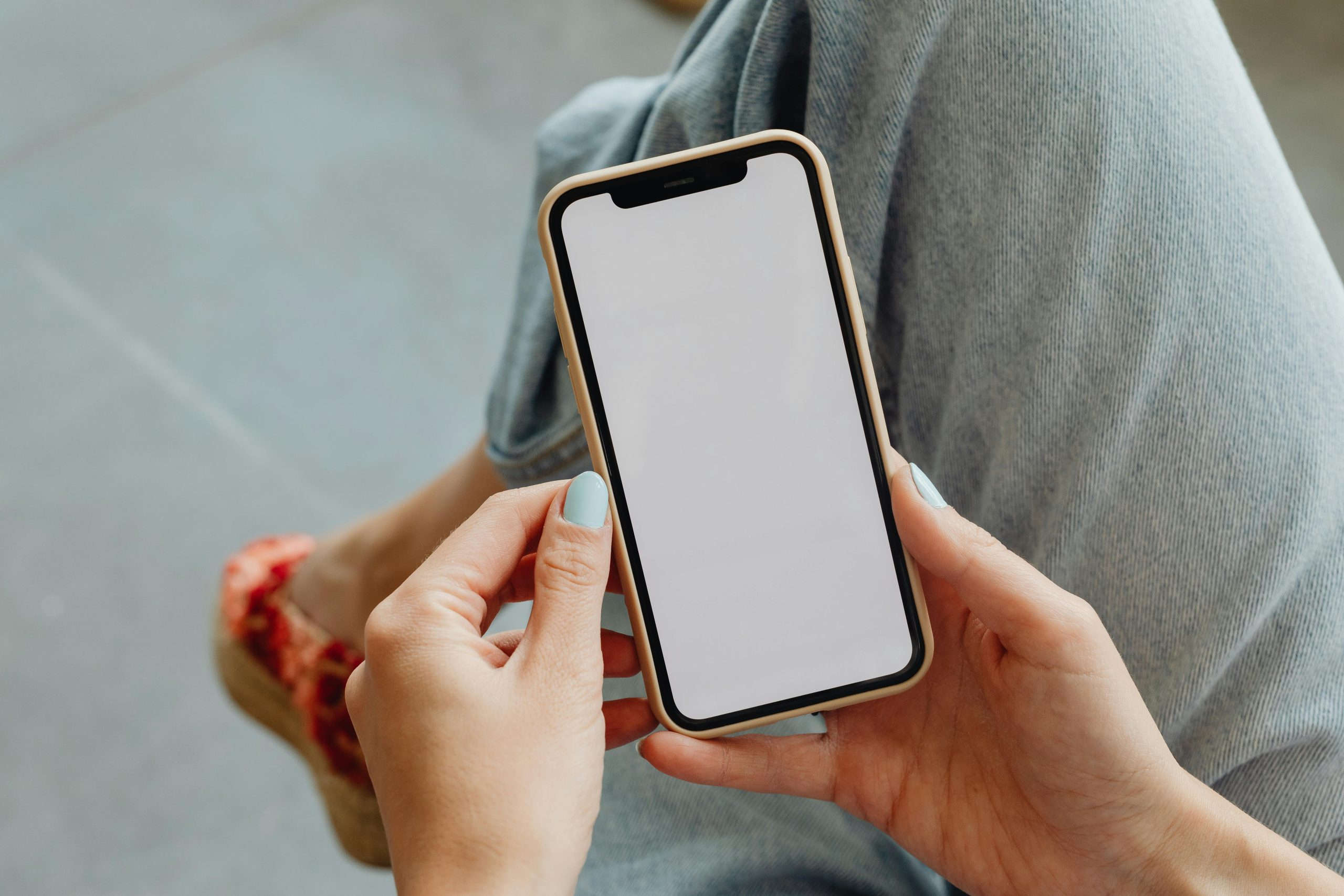 Portable Electronics Offering High-Brightness Outdoor Displays